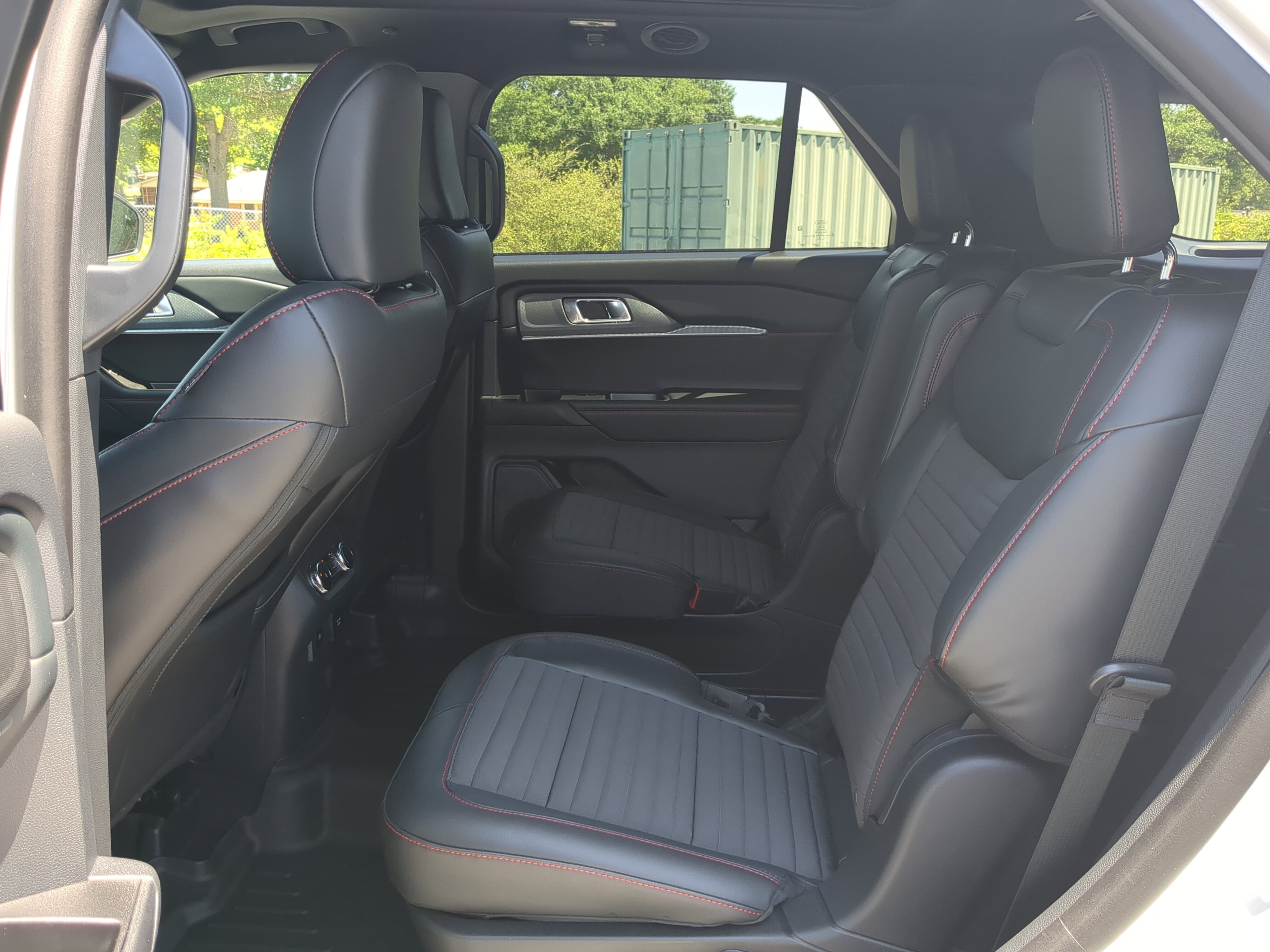 Used 2026 Ford Explorer ST-Line w/ ST-Line Street Pack AWD/4WD image 12