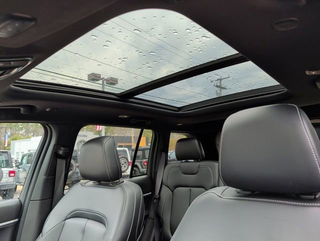 Used 2025 Jeep Grand Cherokee Limited AWD/4WD image 27