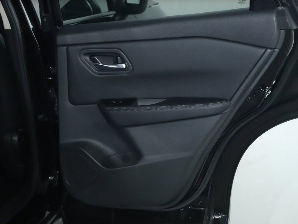 Certified 2026 Nissan Rogue SV image 32