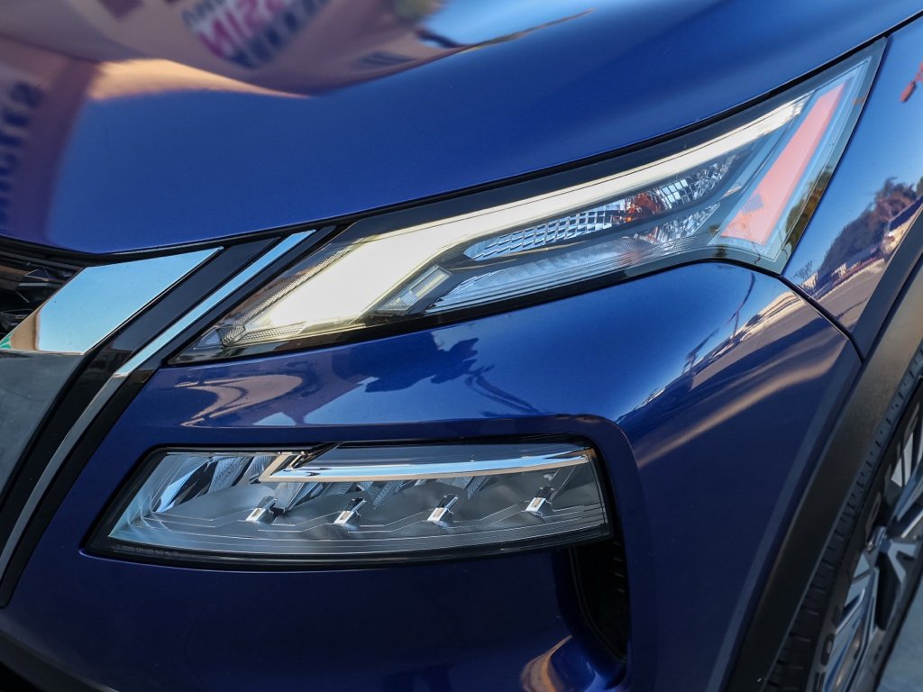 Used 2023 Nissan Rogue SV image 10