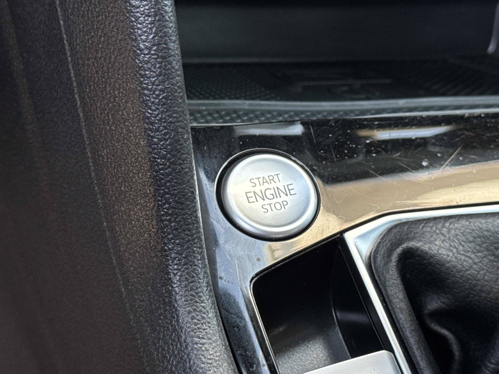 Certified 2024 Volkswagen Taos SE FWD image 20