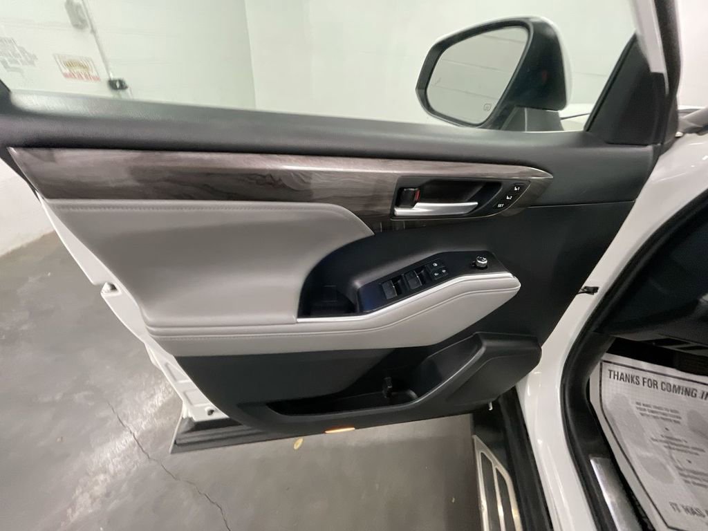 Used 2020 Toyota Highlander Platinum image 23