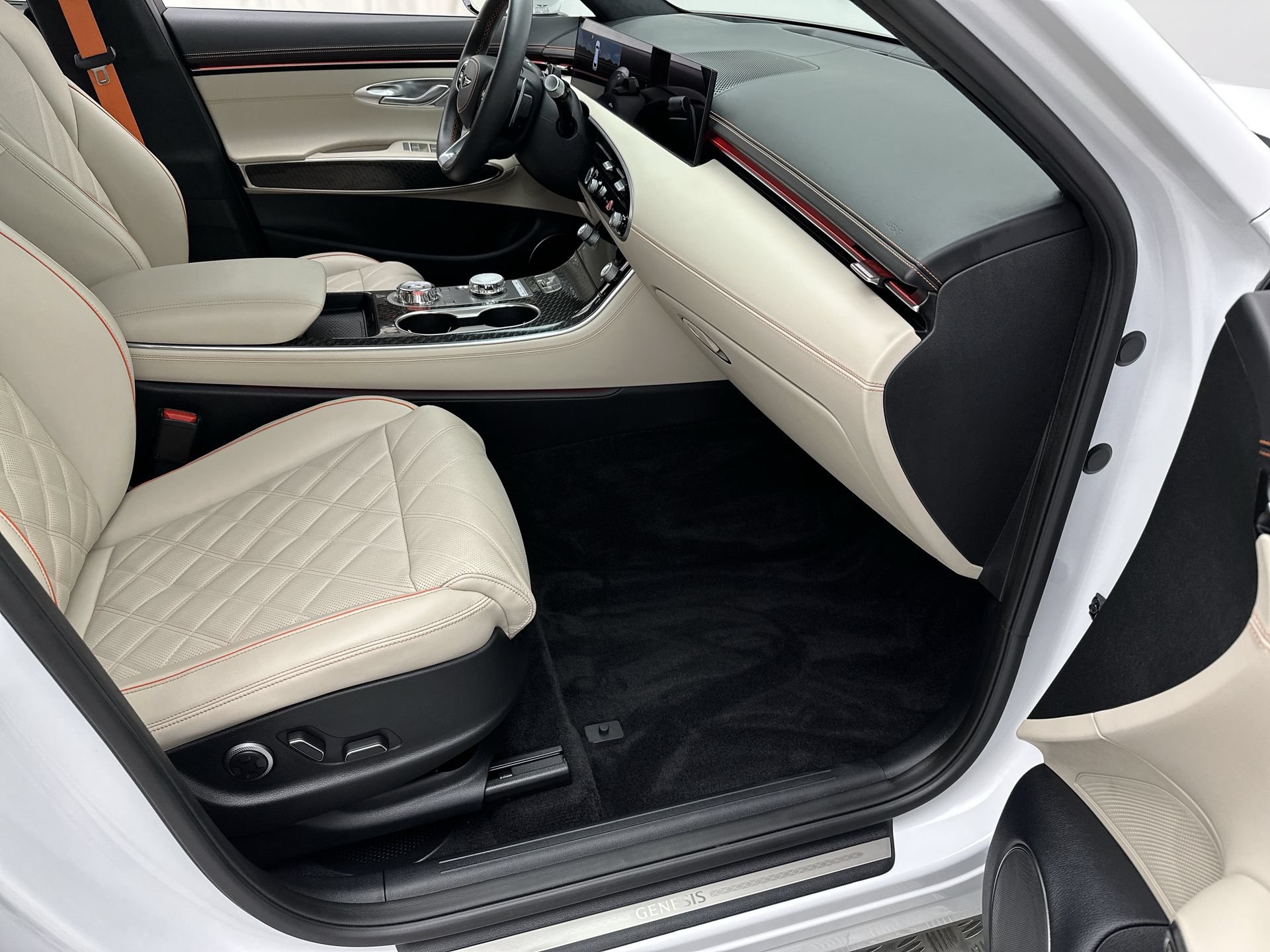 Certified 2026 Genesis GV70 3.5T Sport Prestige AWD/4WD image 25