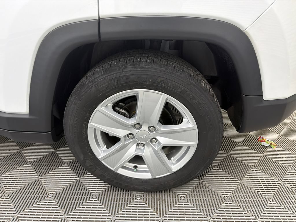 Used 2022 Jeep Compass Latitude FWD image 19