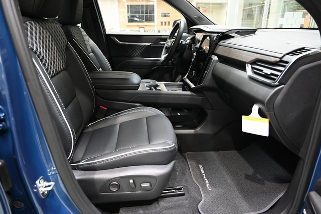 New 2026 GMC Acadia Denali w/ Super Cruise Package image 10