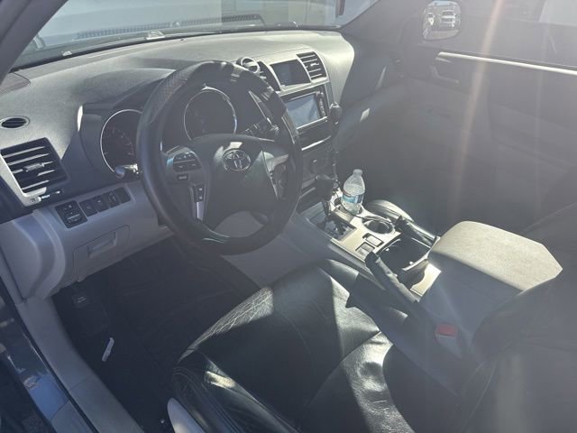 Used 2013 Toyota Highlander Plus FWD image 11
