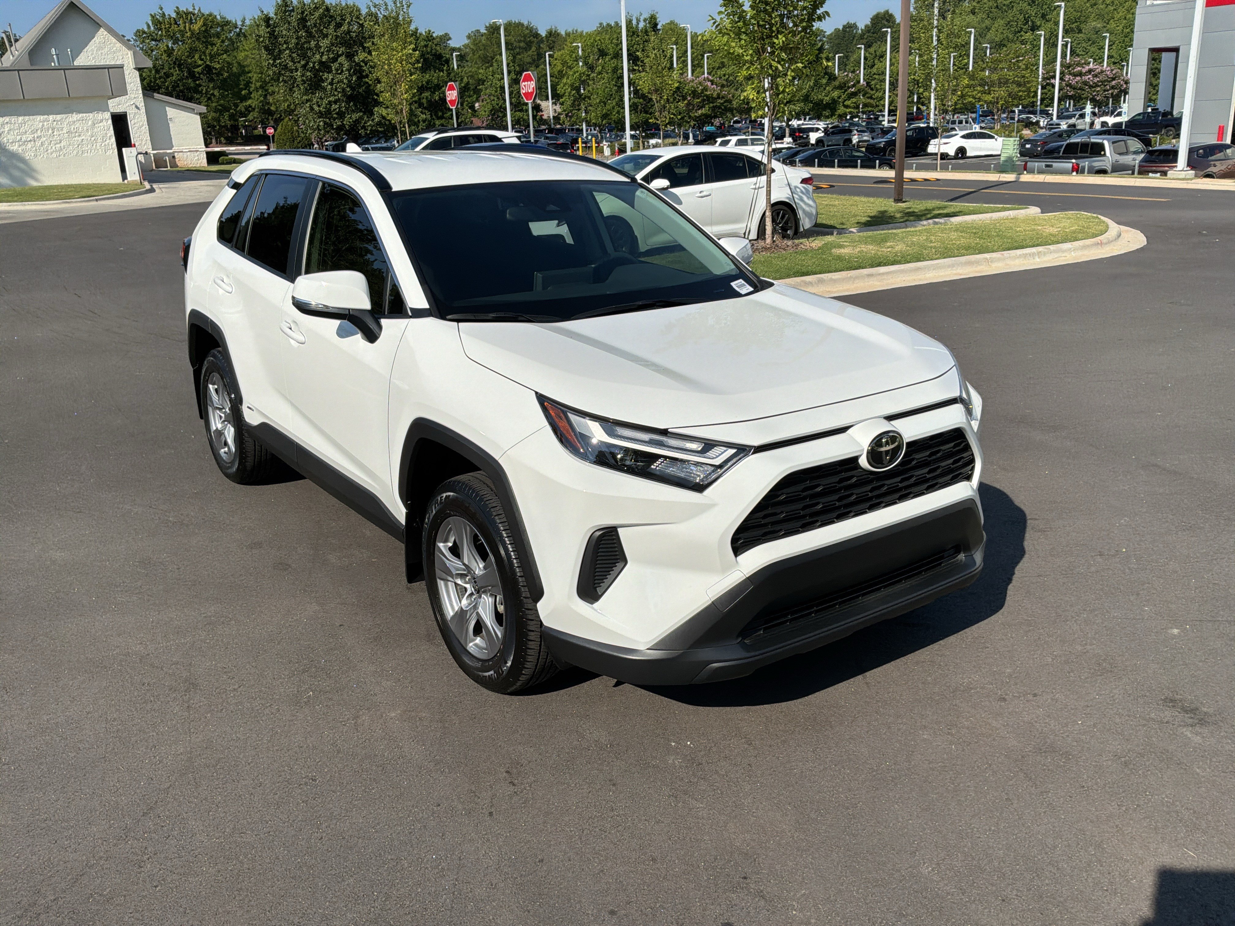 Used 2025 Toyota RAV4 LE AWD/4WD image 2