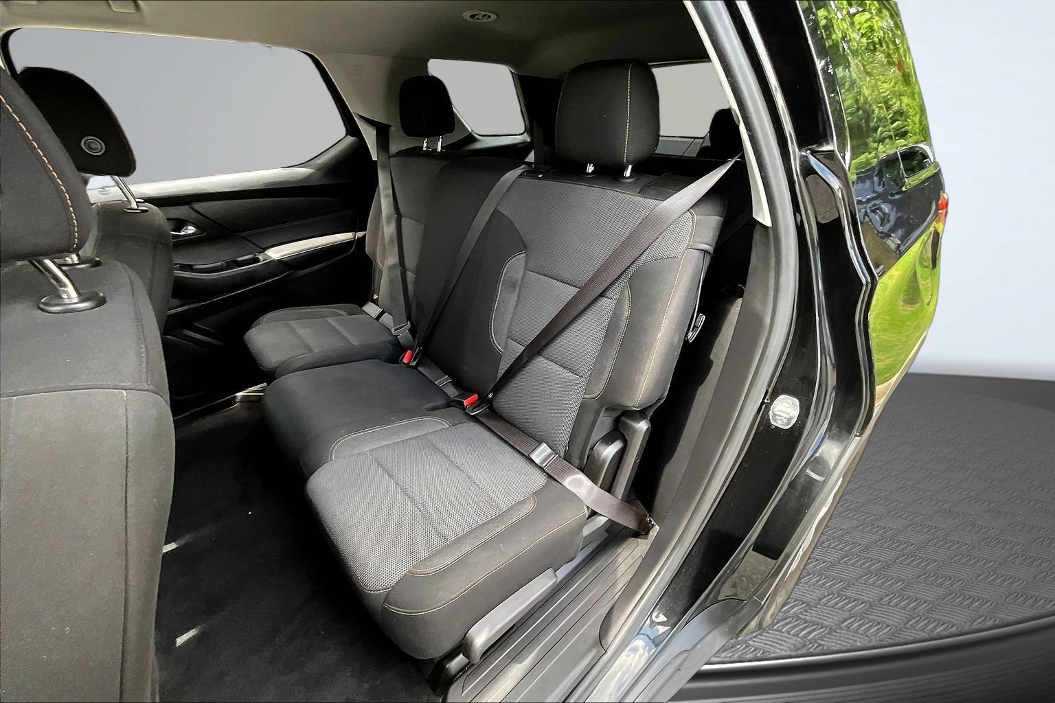 Used 2021 Chevrolet Traverse LS AWD/4WD image 22
