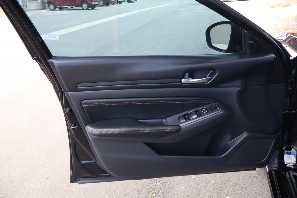 Used 2020 Nissan Altima 2.5 SR w/ Premium Package FWD image 23