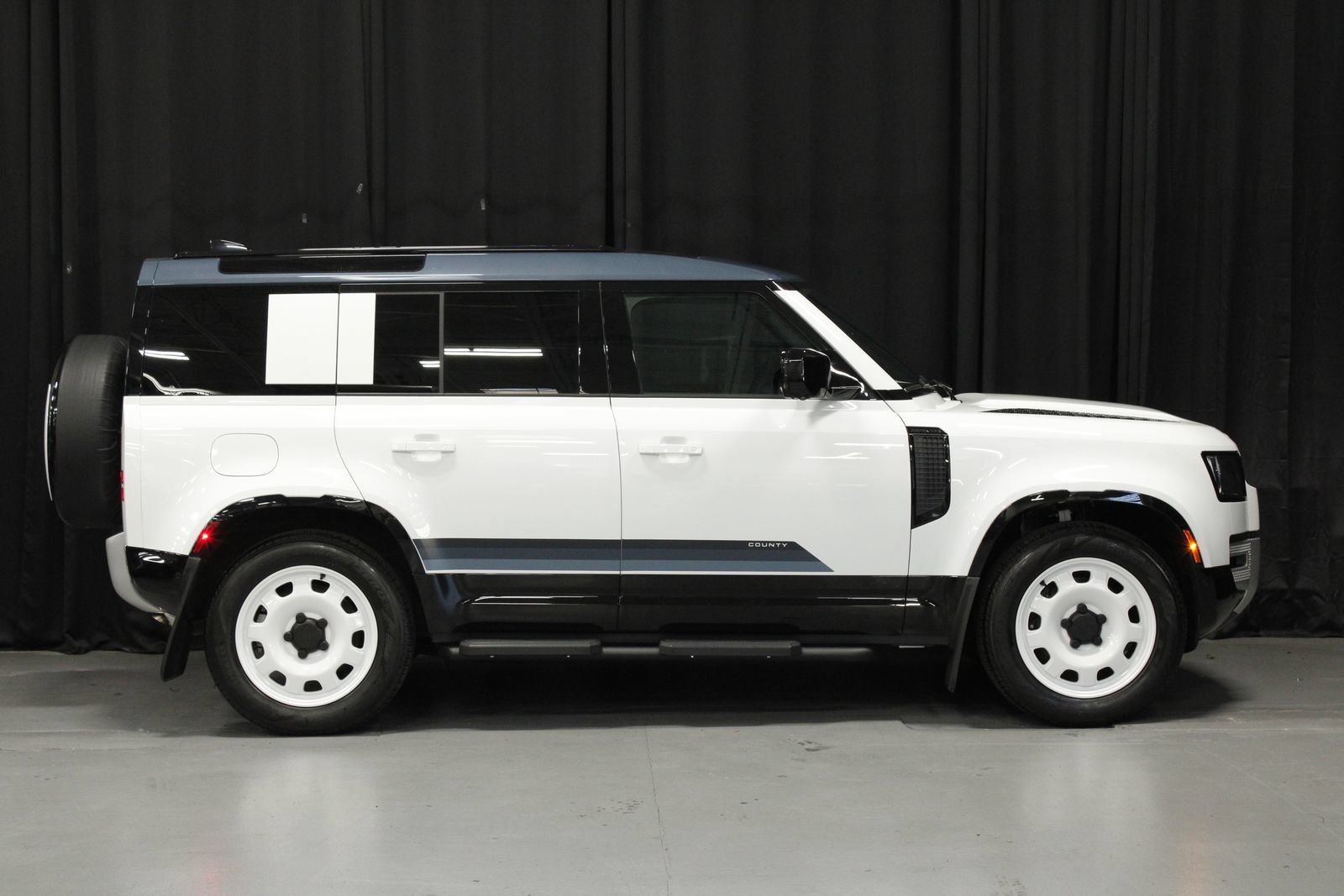 Used 2025 Land Rover Defender 110 S AWD/4WD image 6