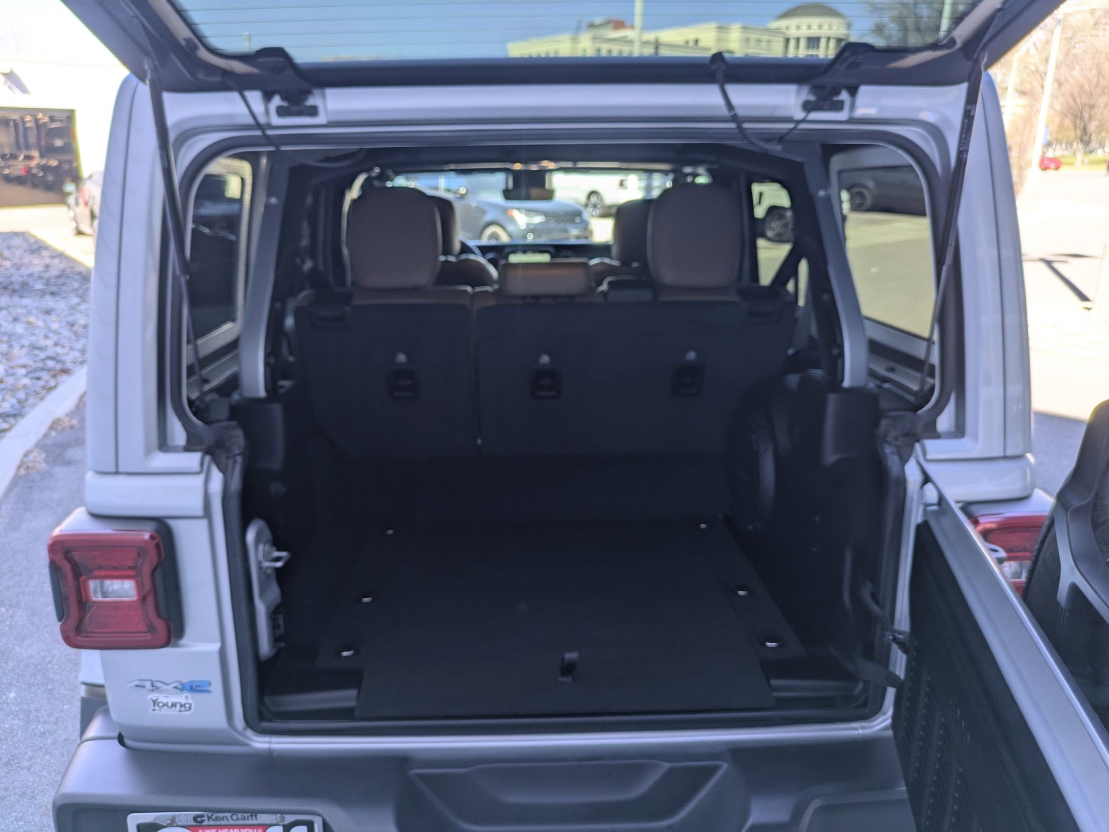 Used 2023 Jeep Wrangler Sahara w/ Cold Weather Group image 28