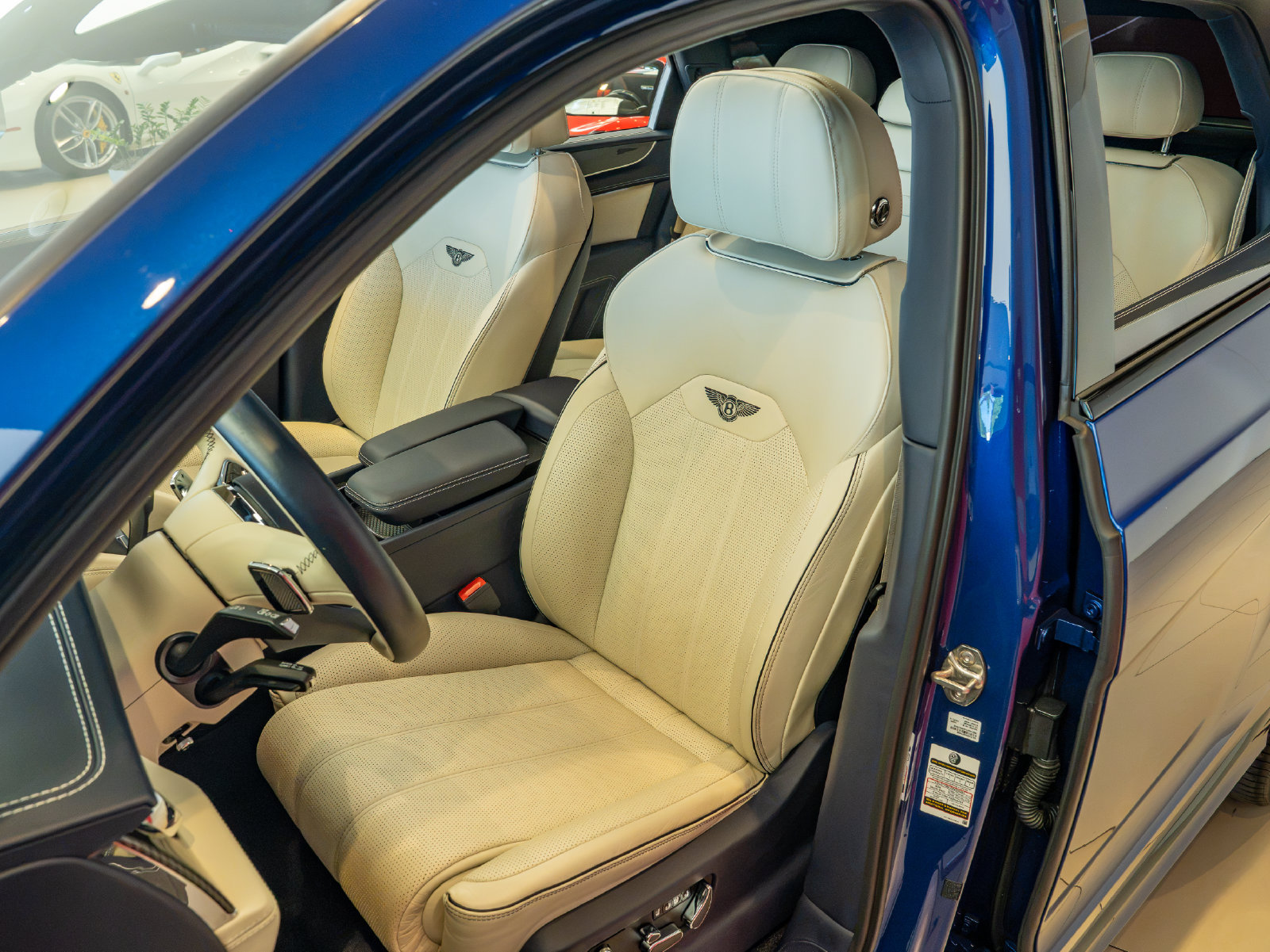Used 2022 Bentley Bentayga AWD/4WD image 11