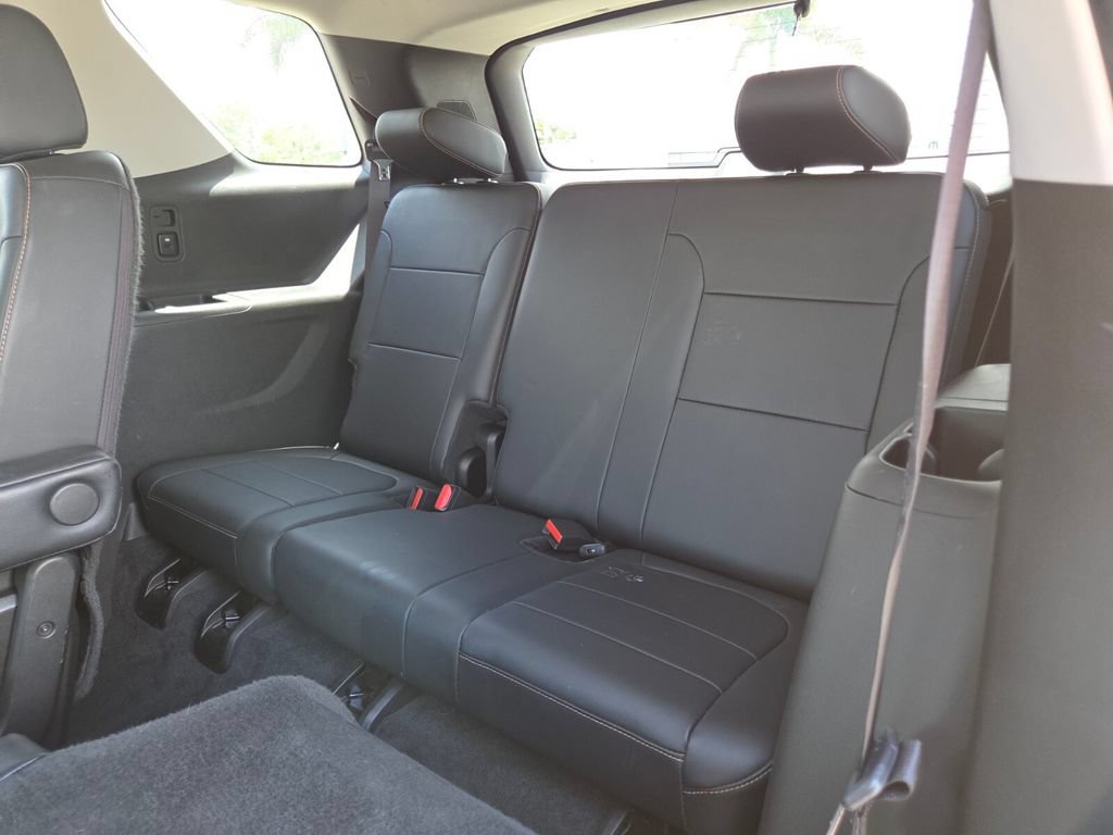 Used 2019 Chevrolet Traverse LT FWD image 23