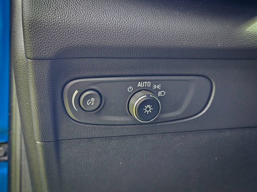 Used 2023 Buick Envision Essence AWD/4WD image 16
