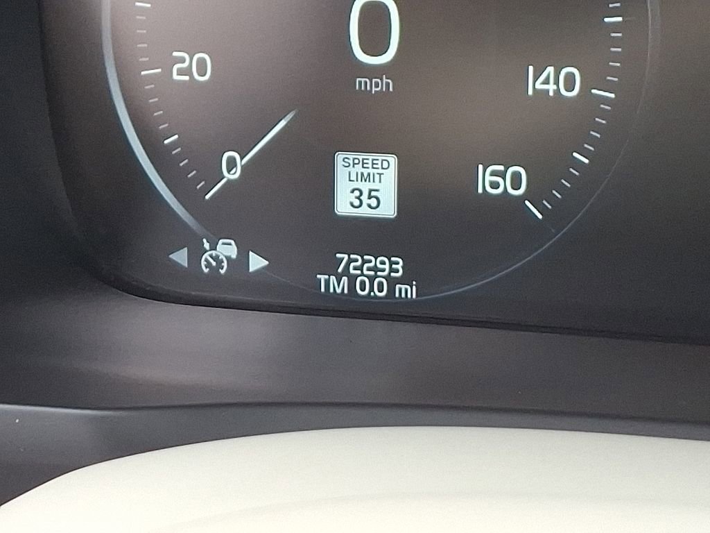 Used 2017 Volvo XC90 T6 Momentum w/ Vision Package image 23