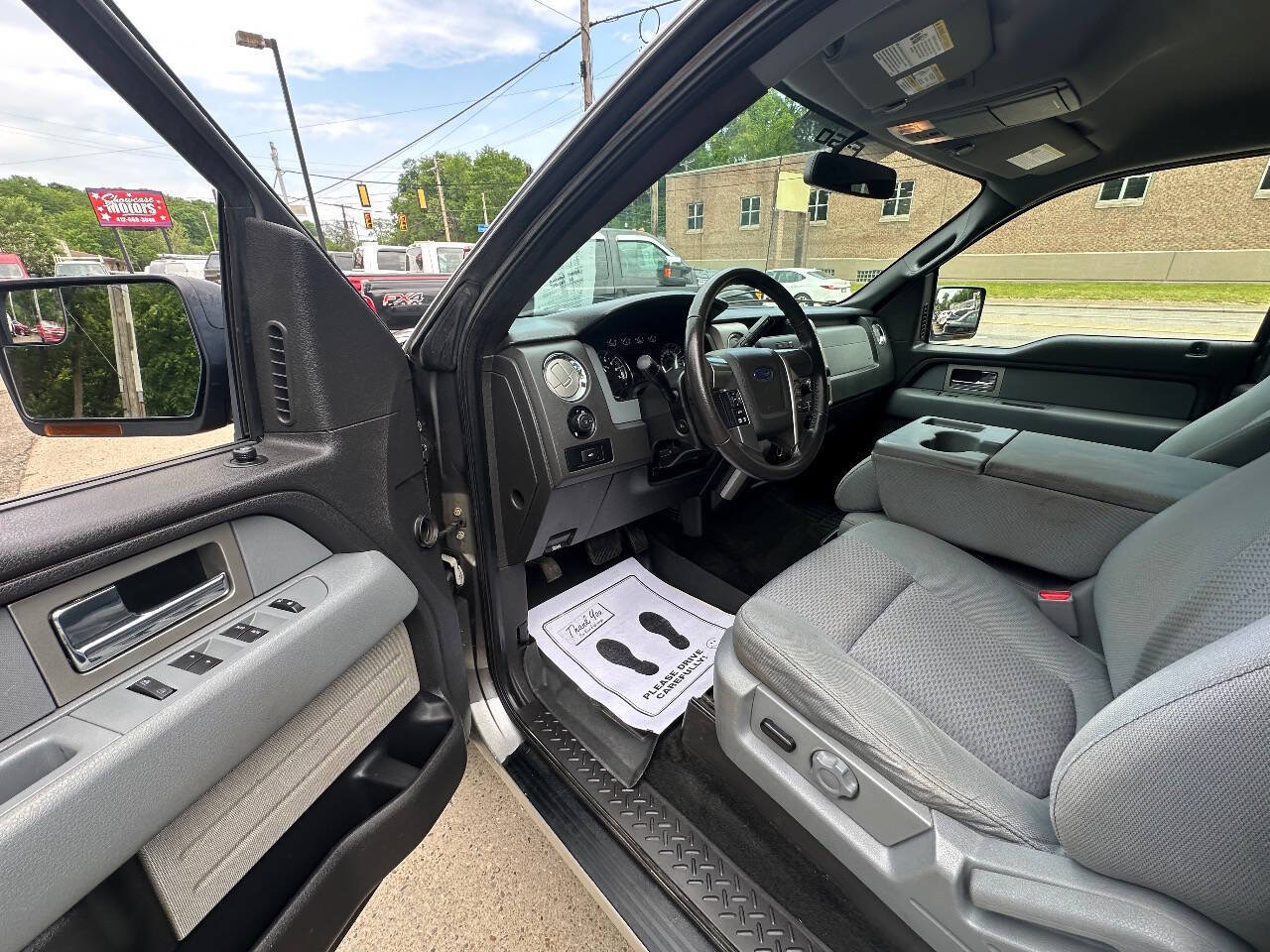 Used 2011 Ford F150 XLT w/ XLT Chrome Pkg AWD/4WD image 9