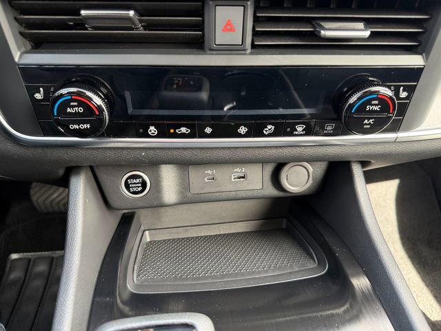 Used 2023 Nissan Rogue SV w/ SV Premium B Package image 23