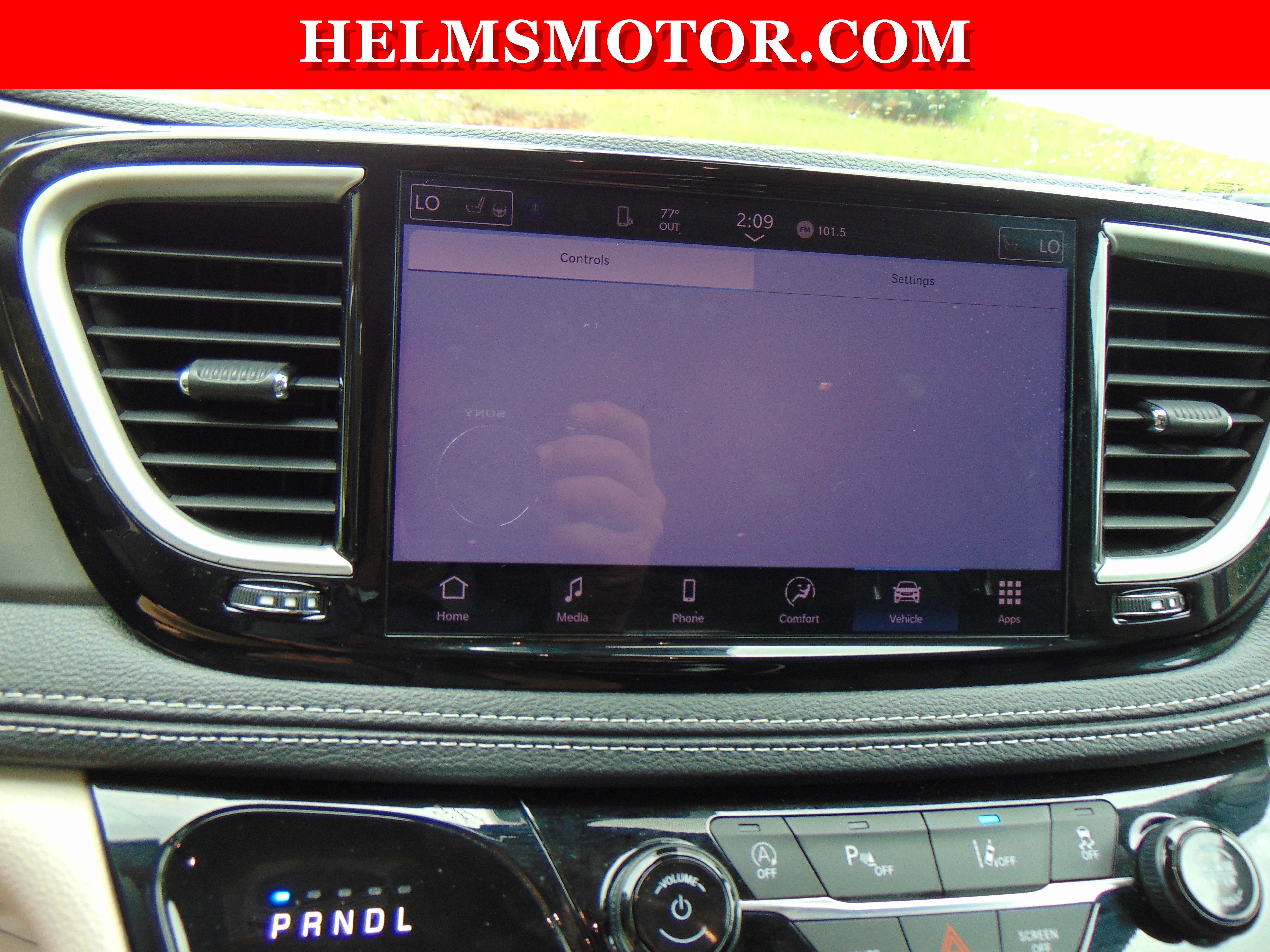 Used 2024 Chrysler Pacifica Touring-L image 29