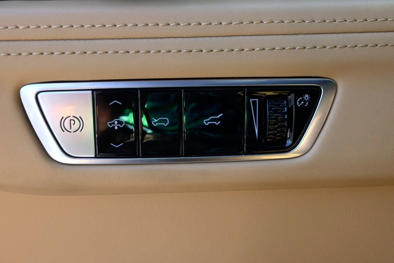 New 2025 Cadillac Escalade IQ Luxury 2 image 16