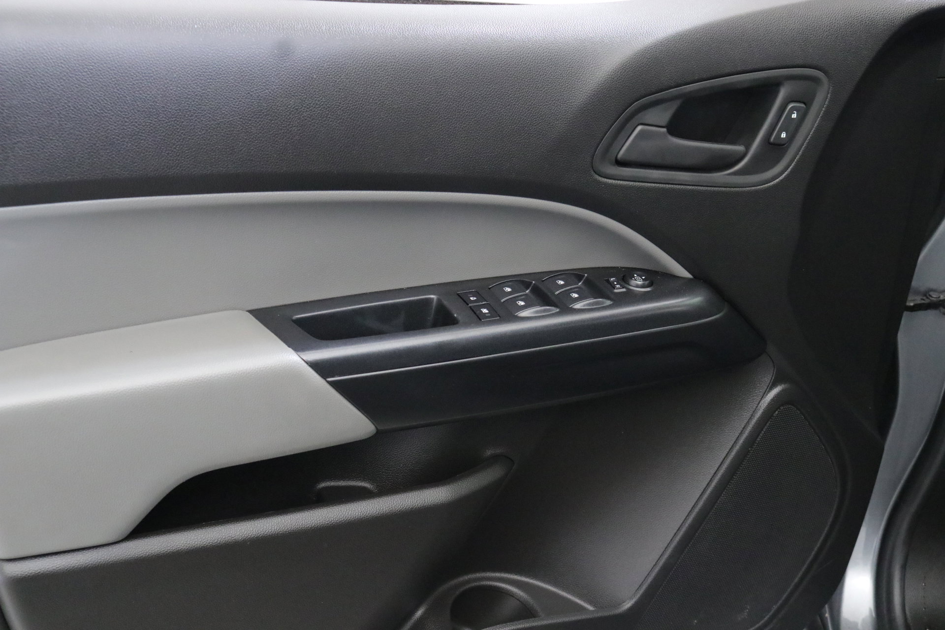 Used 2021 Chevrolet Colorado W/T w/ Custom Special Edition image 17