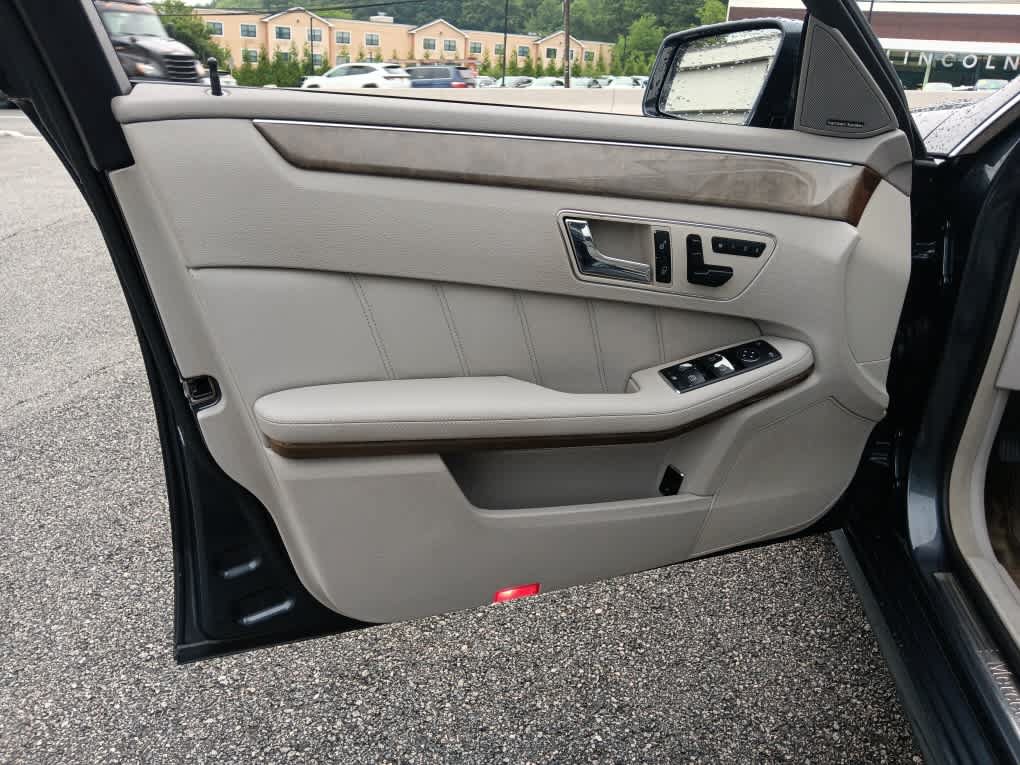 Used 2010 Mercedes-Benz E 350 4MATIC Sedan image 27