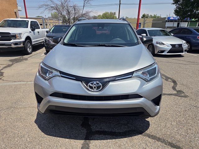 Used 2018 Toyota RAV4 LE FWD image 4