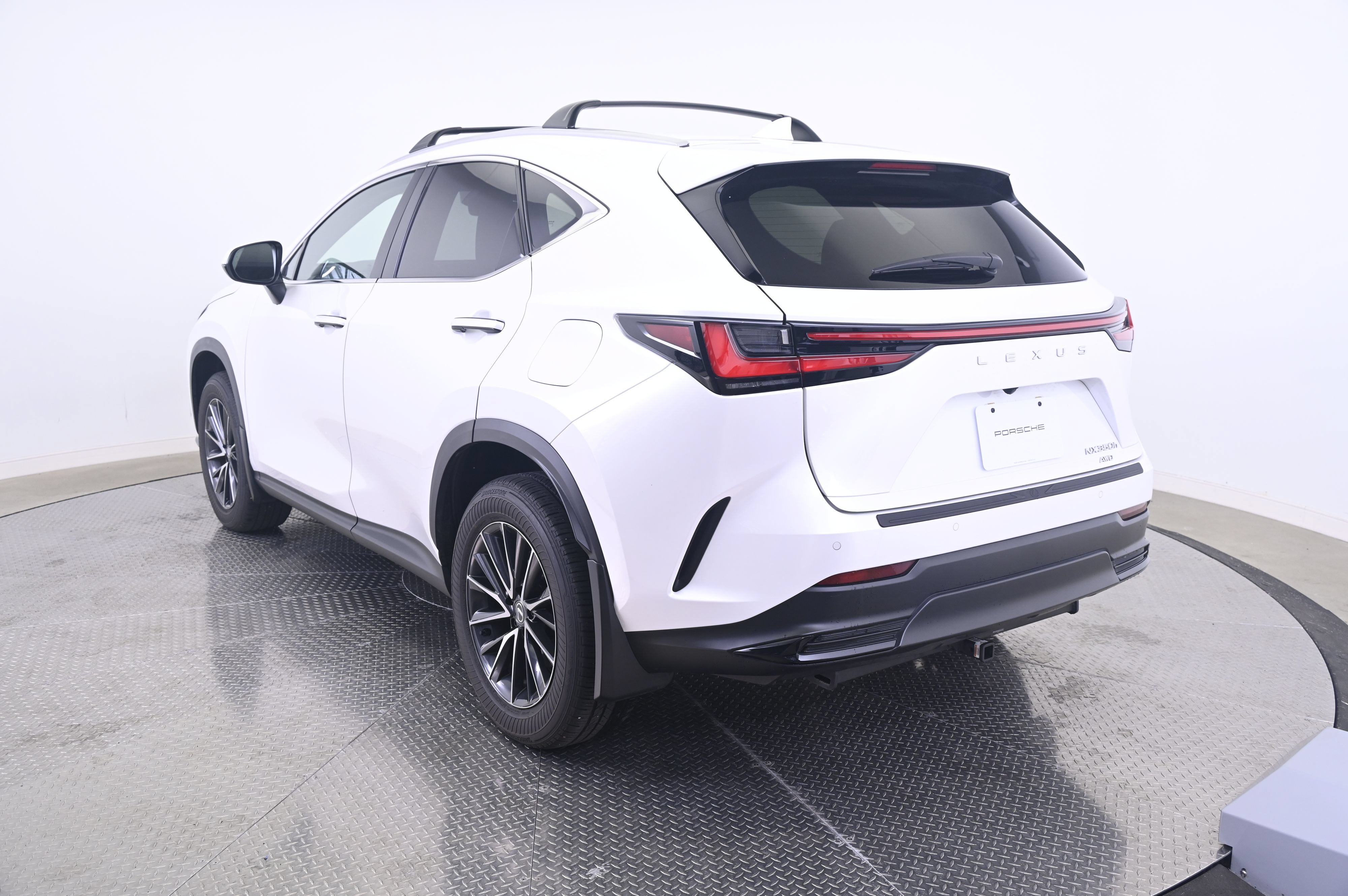 Used 2024 Lexus NX 350h AWD image 3
