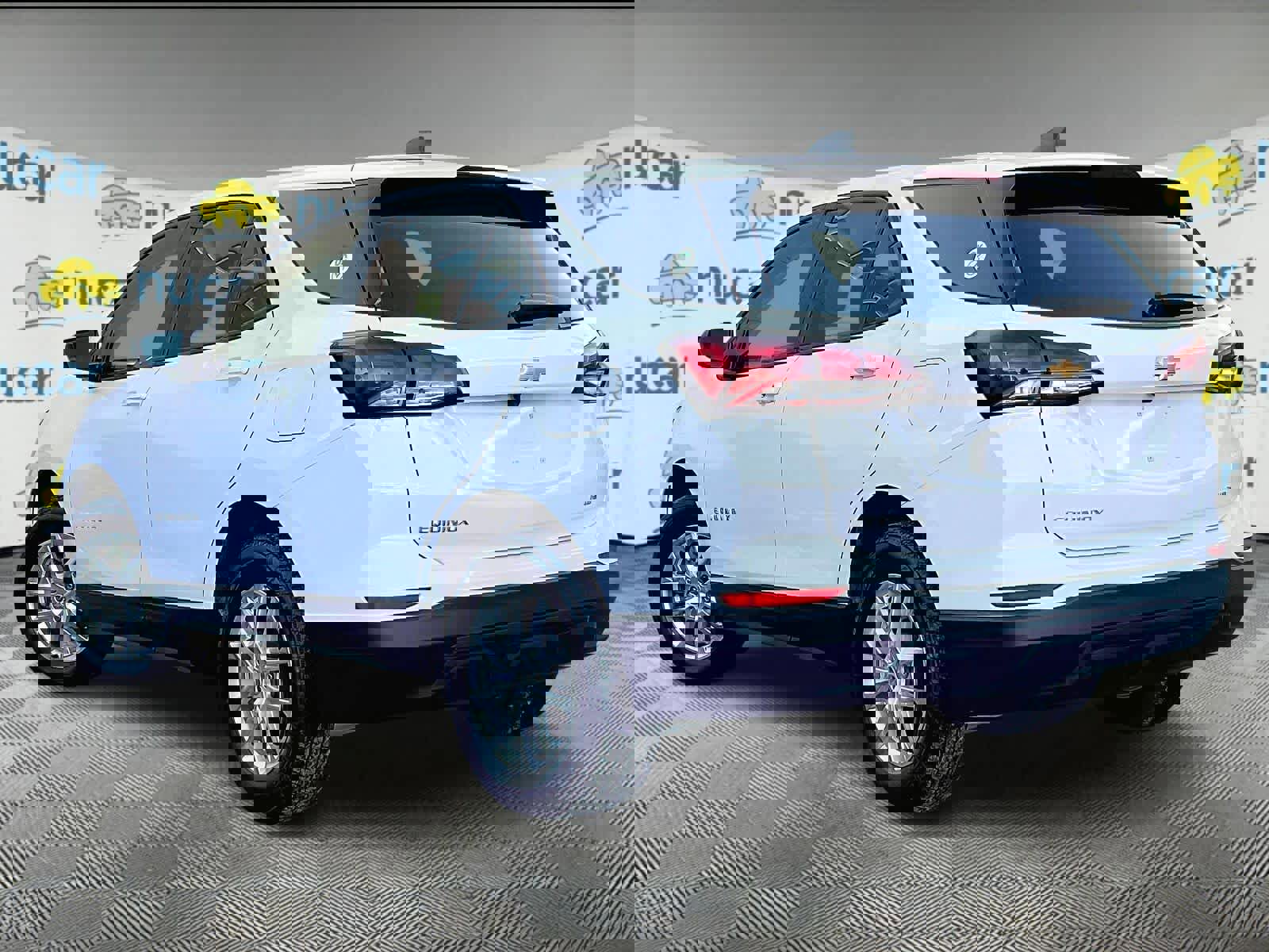 Used 2024 Chevrolet Equinox LS w/ LS Convenience Package image 4