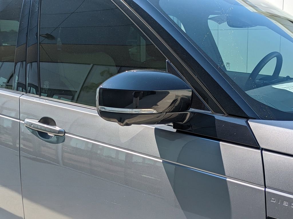 Used 2024 Land Rover Discovery Dynamic SE image 13