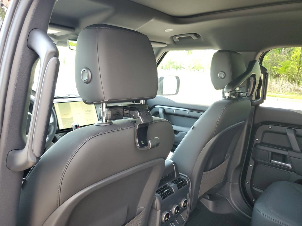 New 2026 Land Rover Defender 130 X-Dynamic SE AWD/4WD image 27