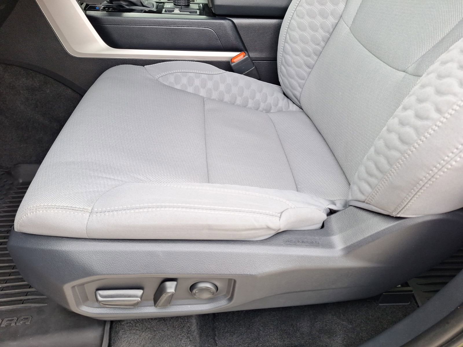 Used 2025 Toyota Tundra SR5 AWD/4WD image 17