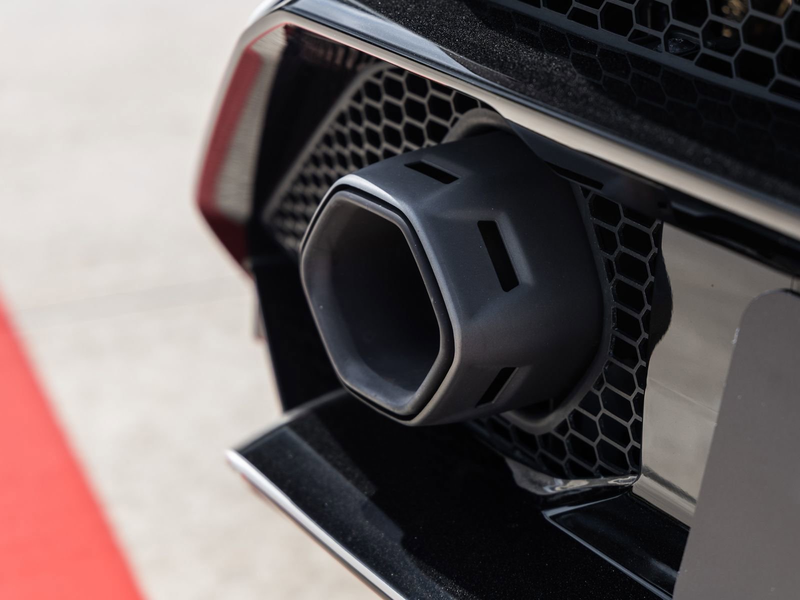 Used 2023 Lamborghini Huracan Tecnica RWD image 15