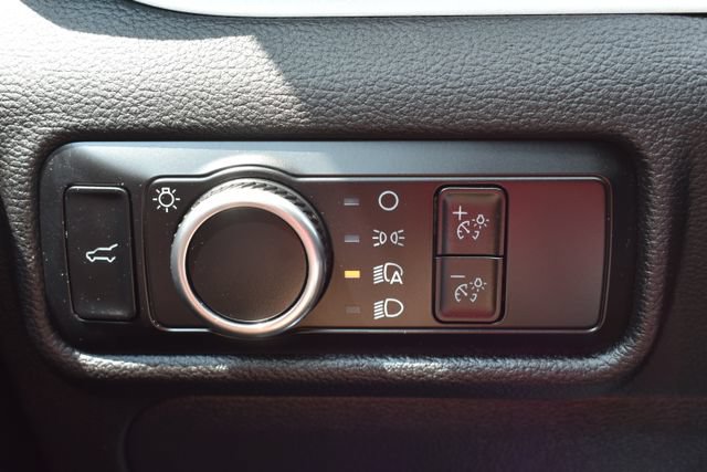 Used 2023 Ford Explorer XLT AWD/4WD image 18