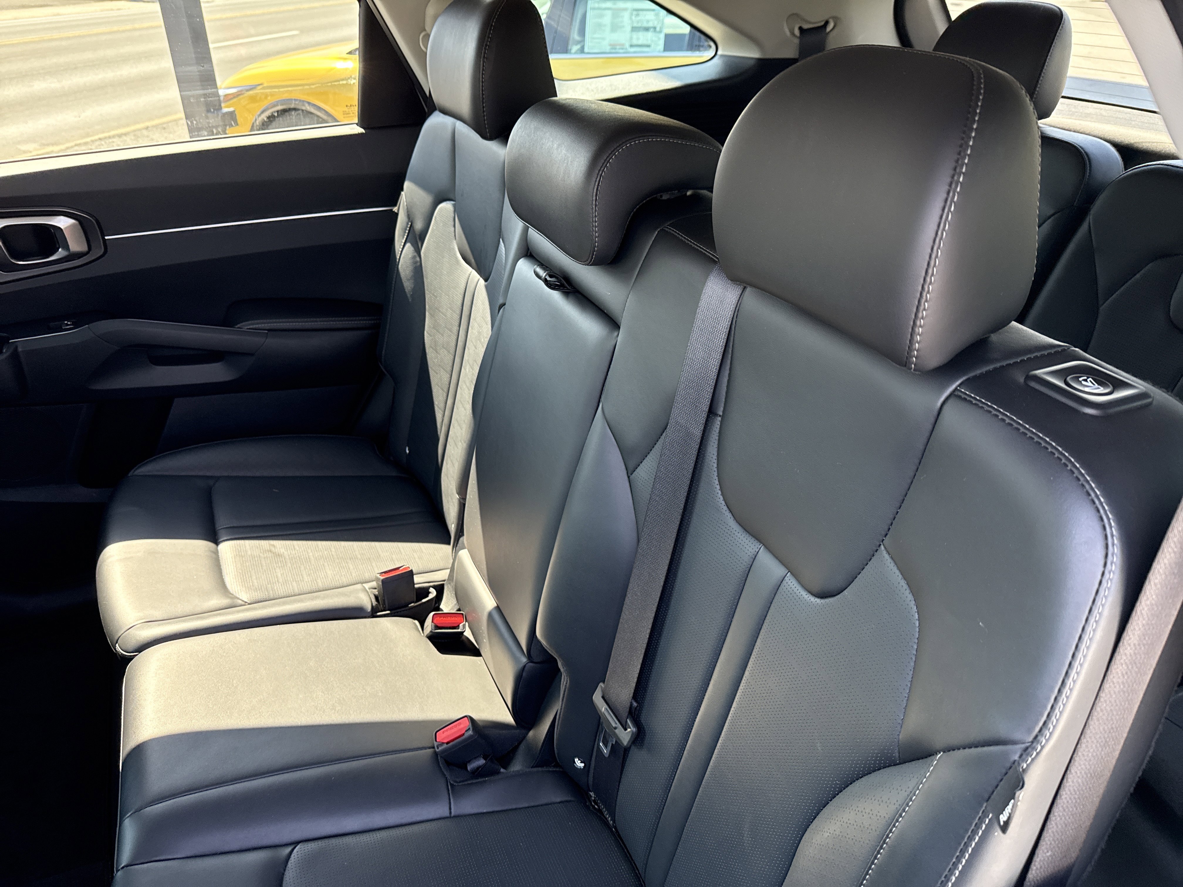 Used 2024 Kia Sorento S w/ Panoramic Sunroof Package image 13