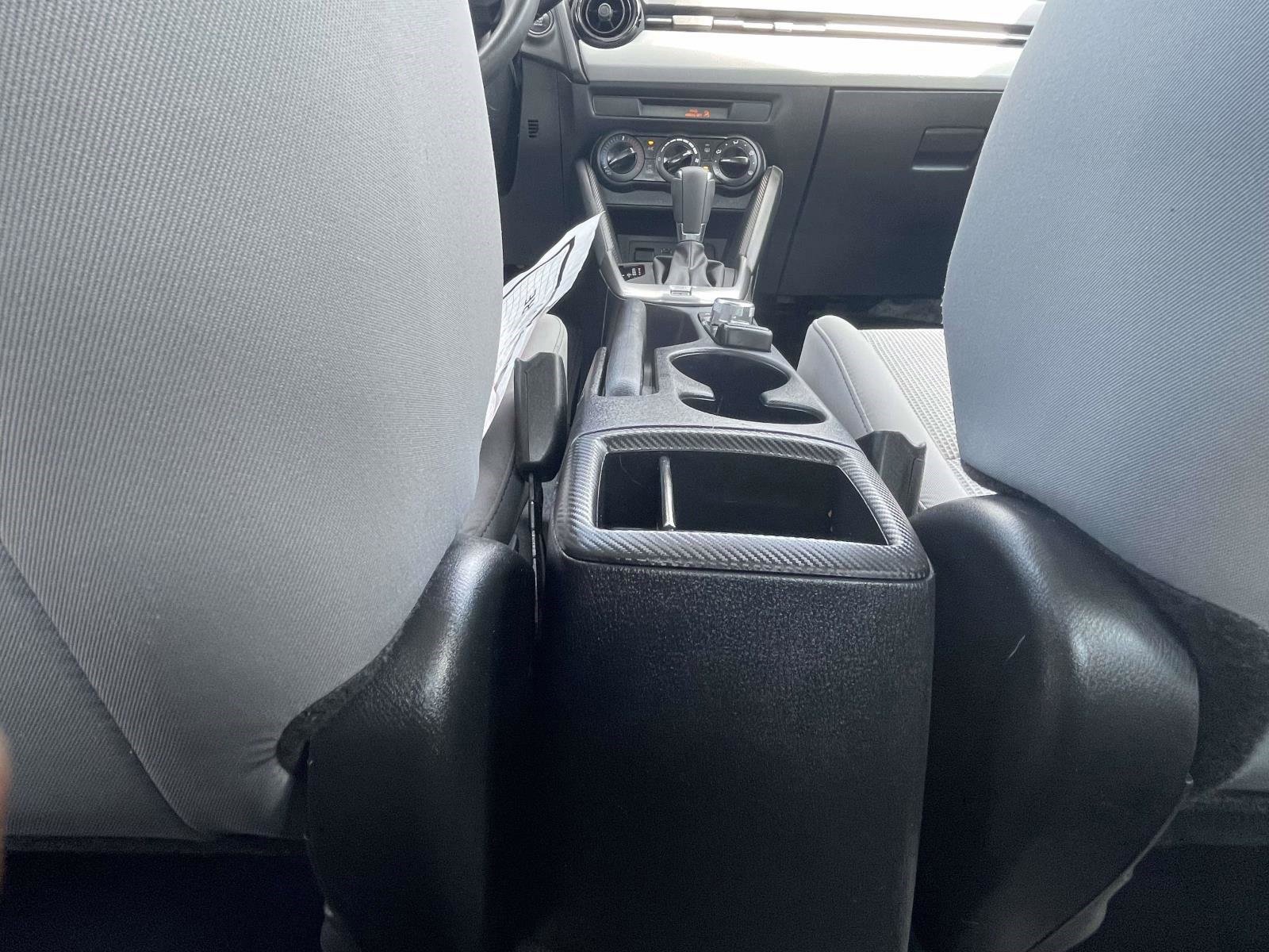 Used 2019 Toyota Yaris L FWD image 10