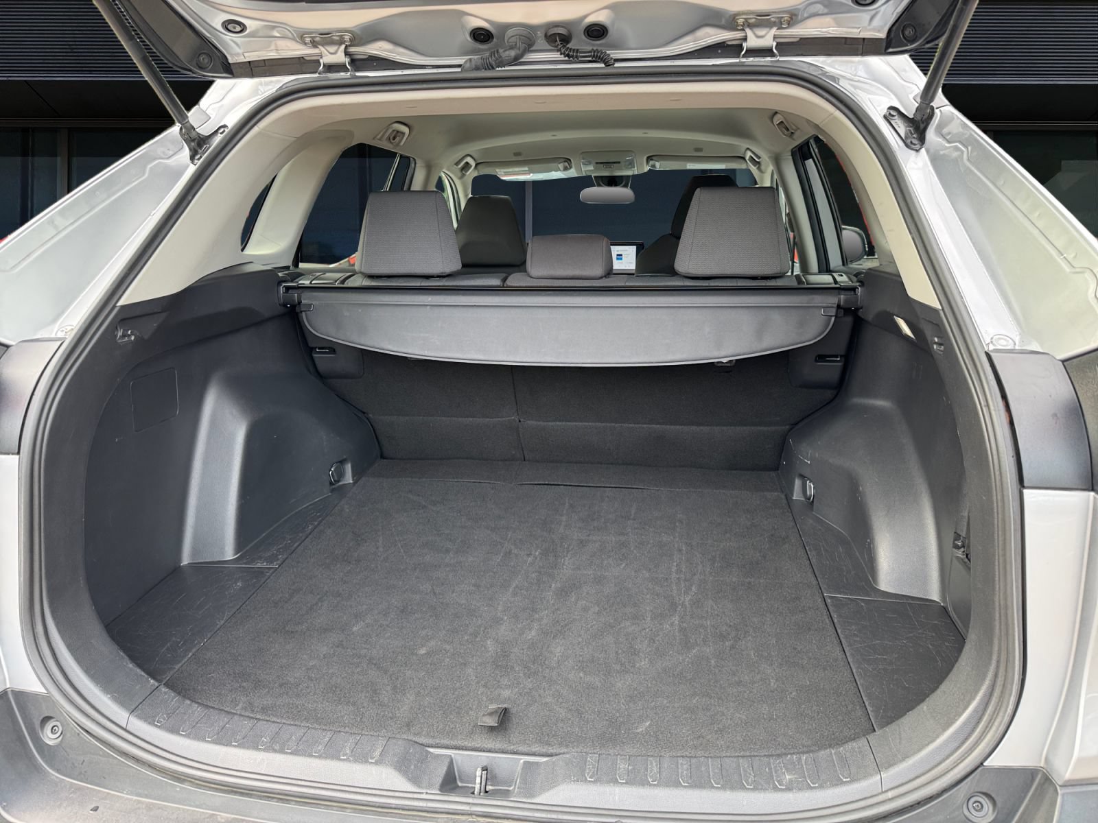 Used 2024 Toyota RAV4 XLE FWD image 10
