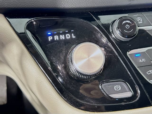 Used 2023 Chrysler Pacifica Touring-L image 17