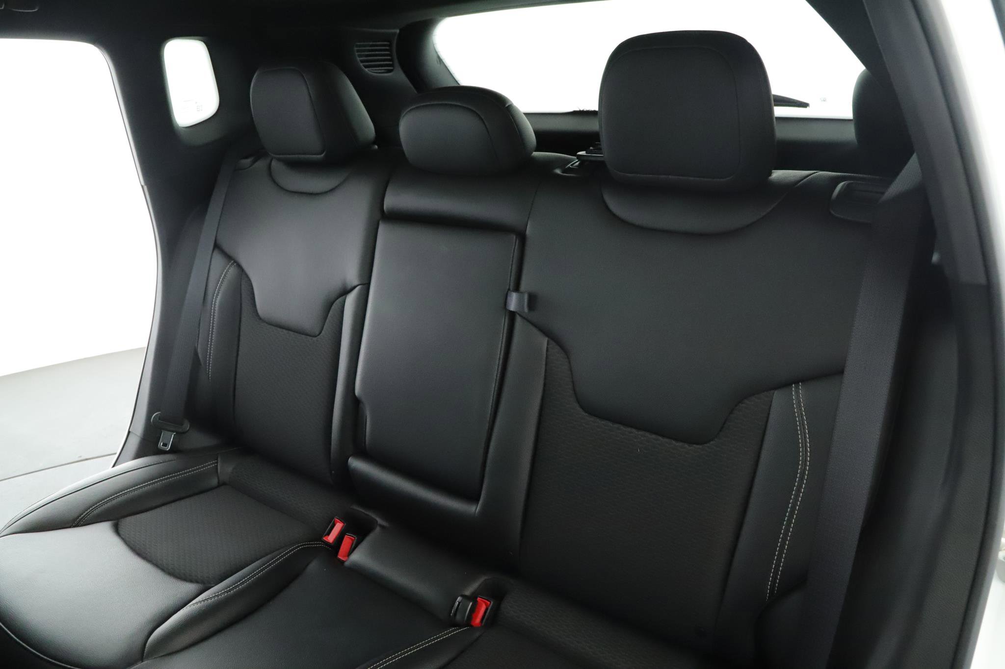 Used 2024 Jeep Compass Latitude w/ Sun and Sound Group image 5