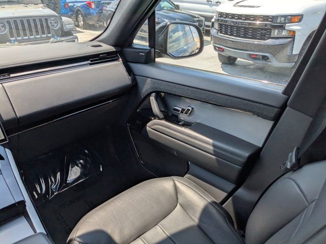 Used 2025 Land Rover Range Rover Sport SE AWD/4WD image 18
