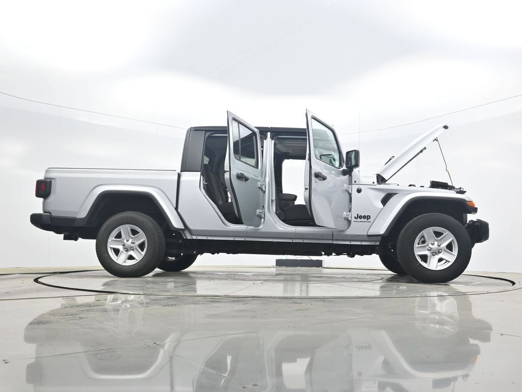 Used 2023 Jeep Gladiator Sport AWD/4WD image 39
