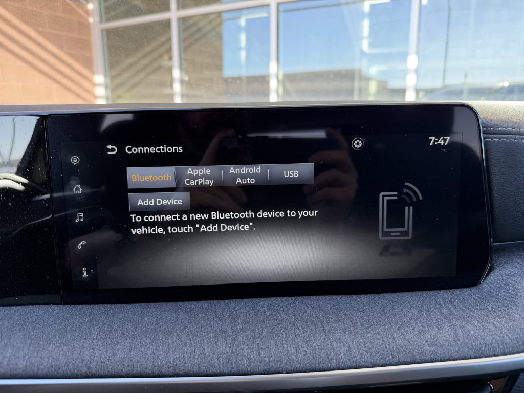 Used 2025 Nissan Kicks SV AWD/4WD image 19