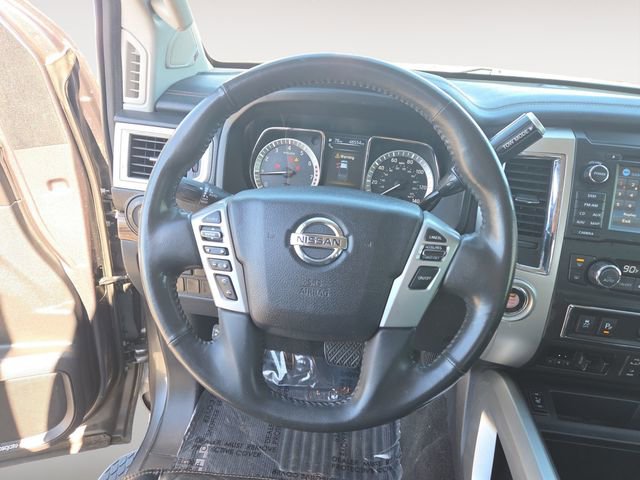 Used 2018 Nissan Titan SL image 12