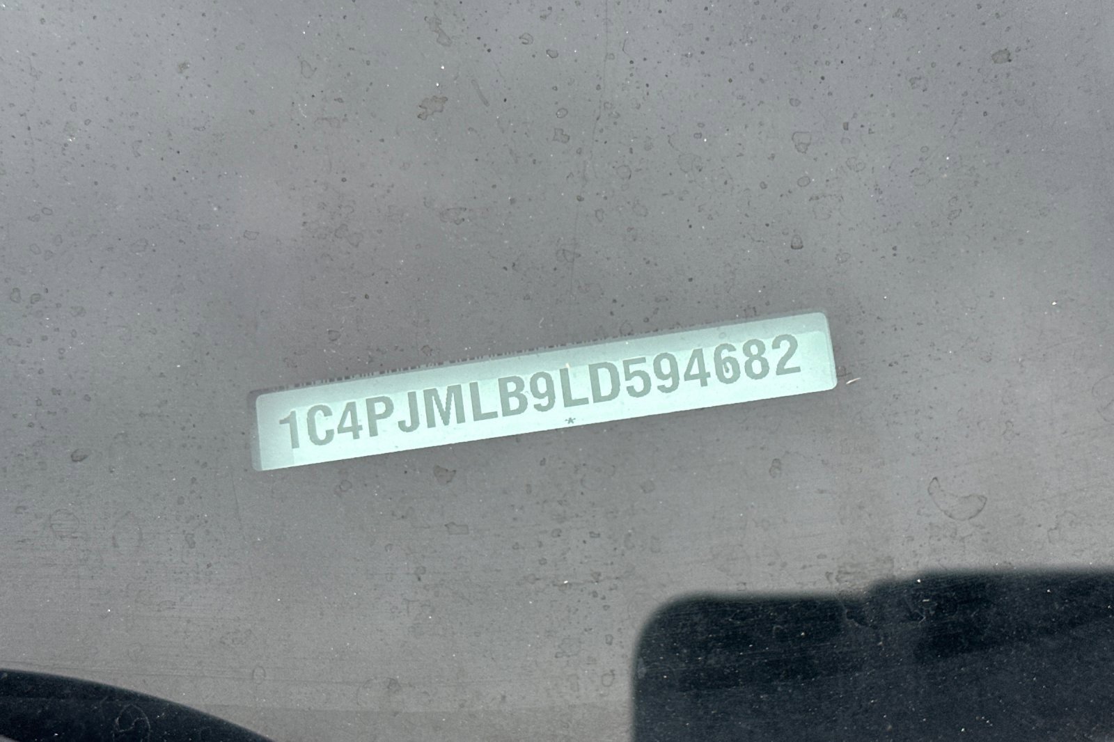 Used 2020 Jeep Cherokee Altitude image 2