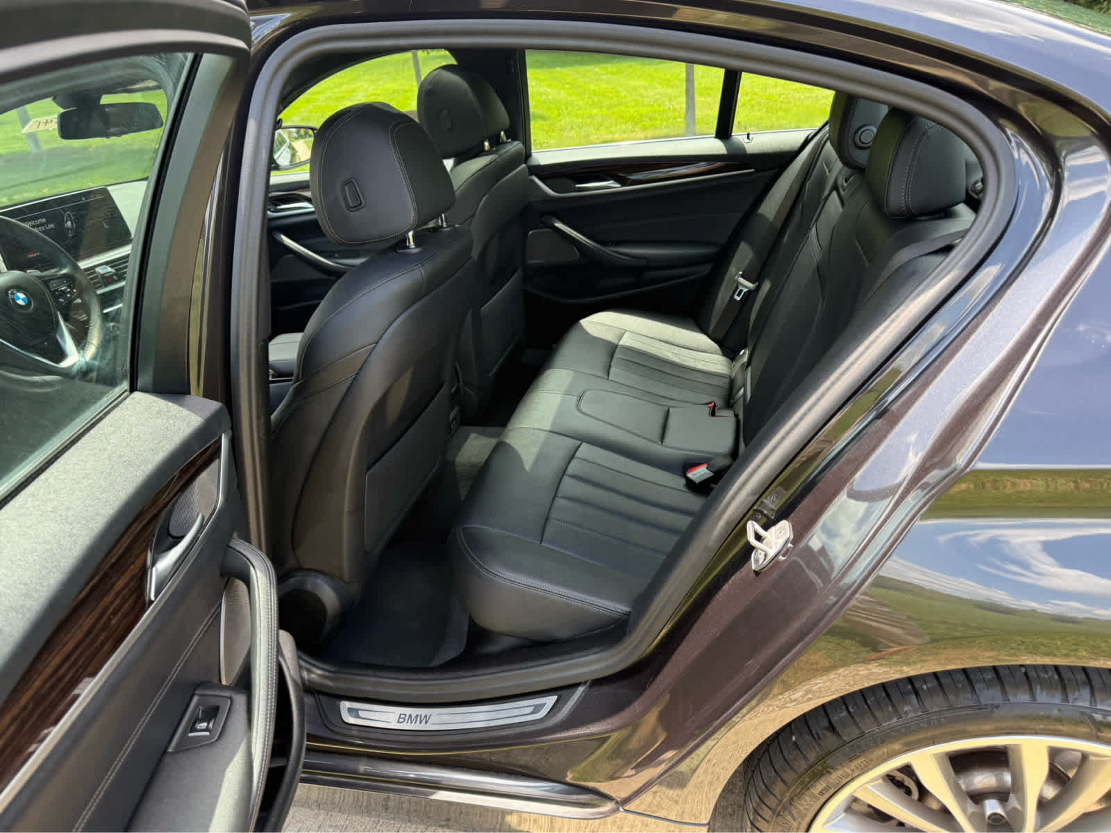Used 2023 BMW 530i xDrive w/ Premium Package AWD/4WD image 12