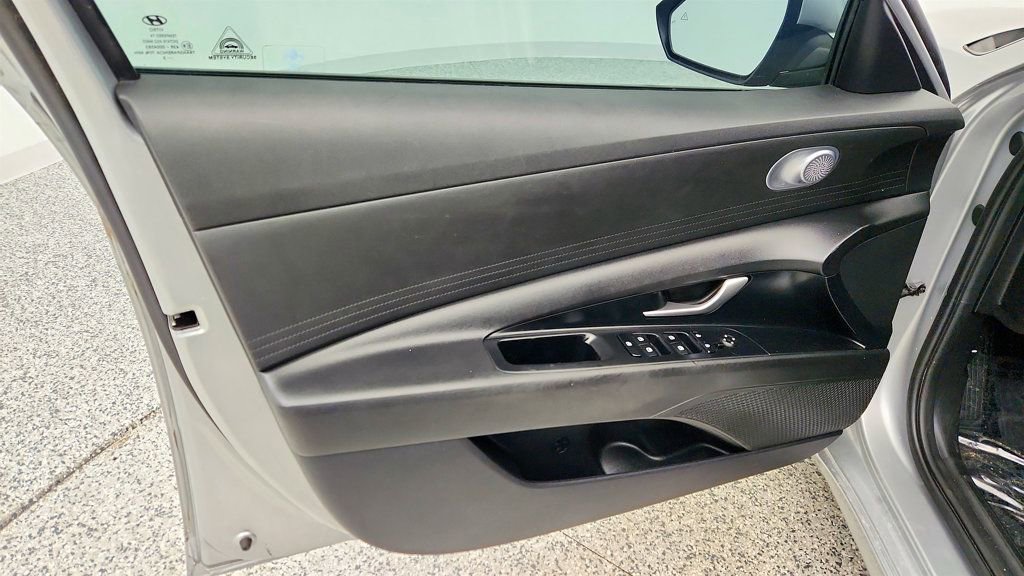 Used 2023 Hyundai Elantra SEL image 10