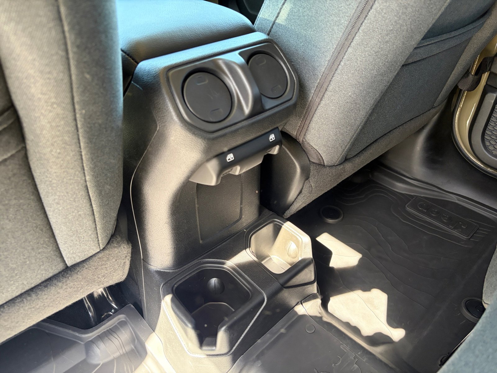 Used 2025 Jeep Wrangler Sport AWD/4WD image 25