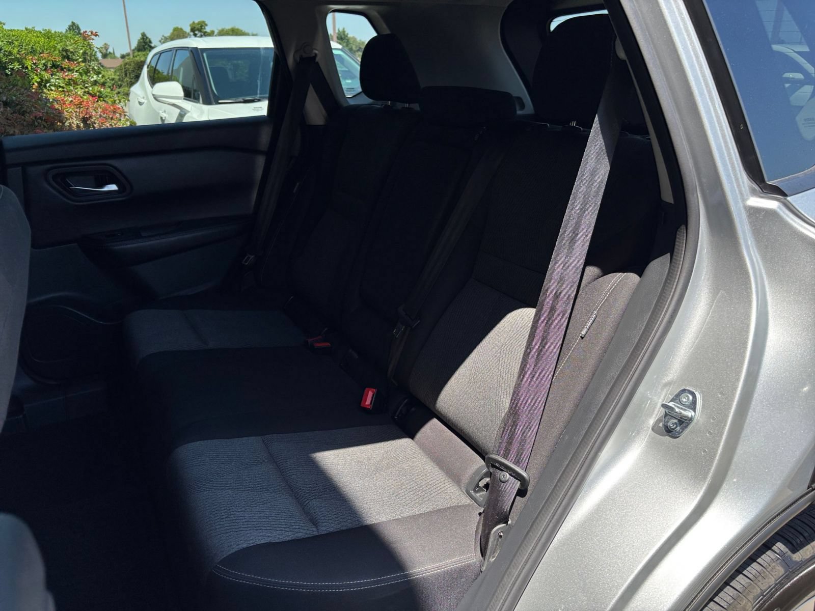Used 2025 Nissan Rogue SV FWD image 39