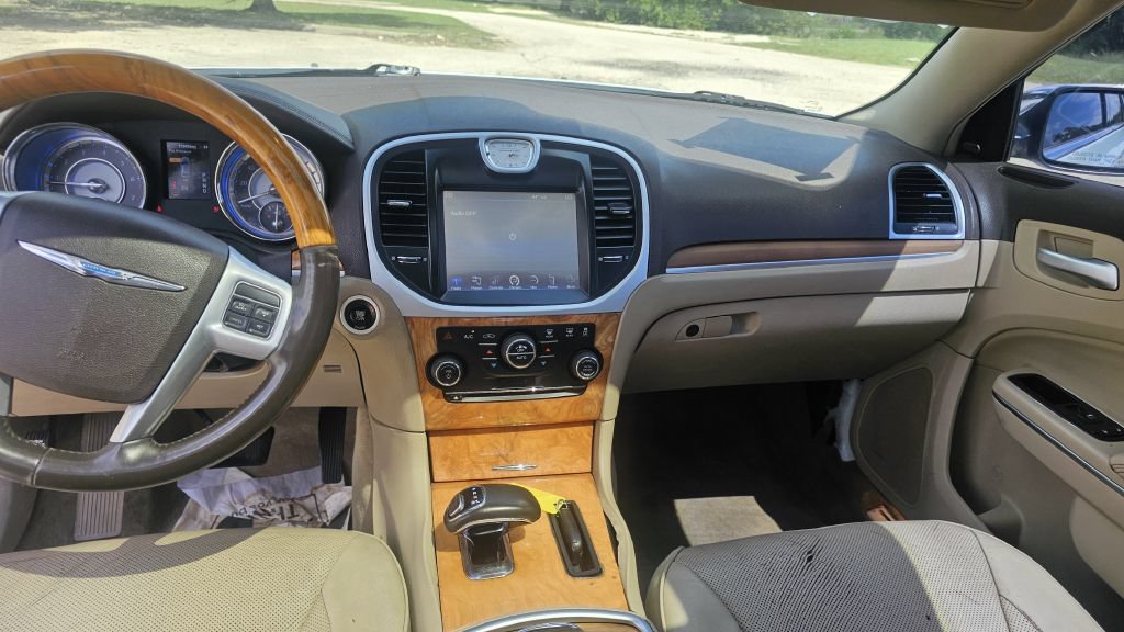 Used 2014 Chrysler 300 C RWD image 12