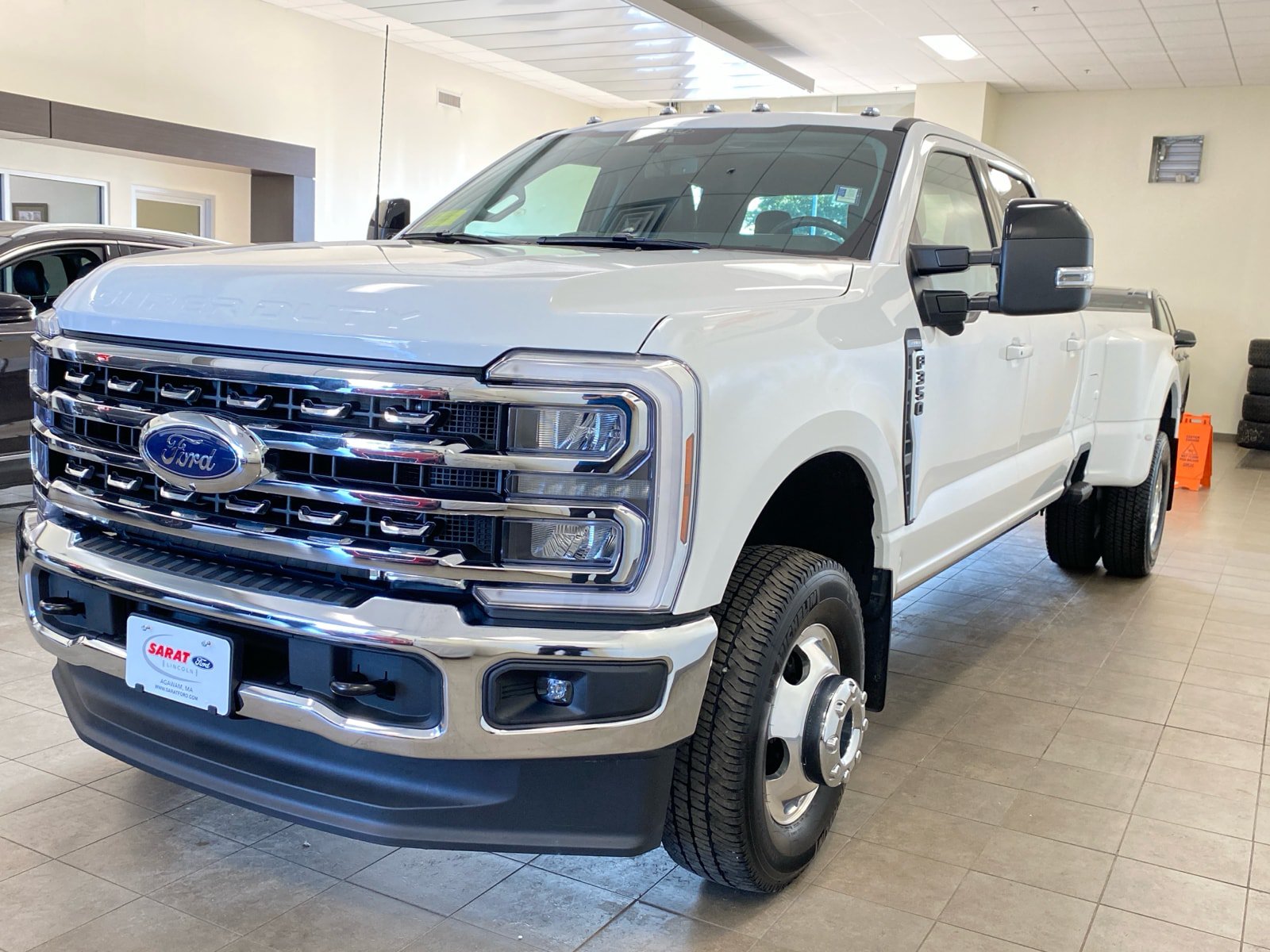 Used 2025 Ford F350 Lariat AWD/4WD image 4
