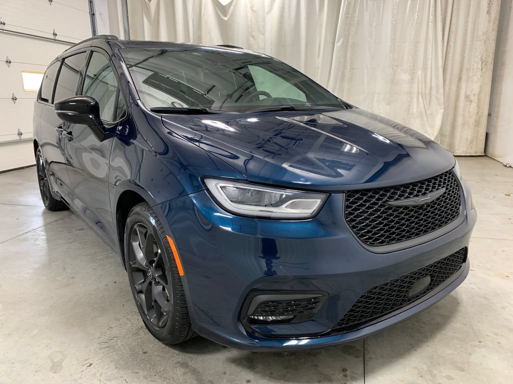 Used 2025 Chrysler Pacifica Limited FWD image 14